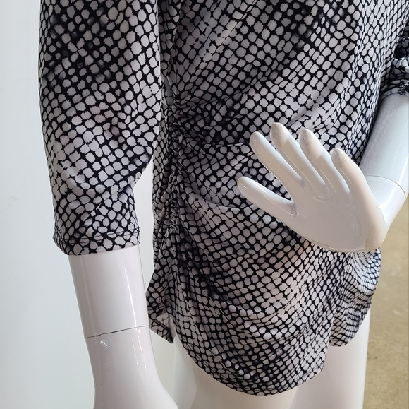 💜Vince Camuto Long Sleeve top - Picture 9 of 11